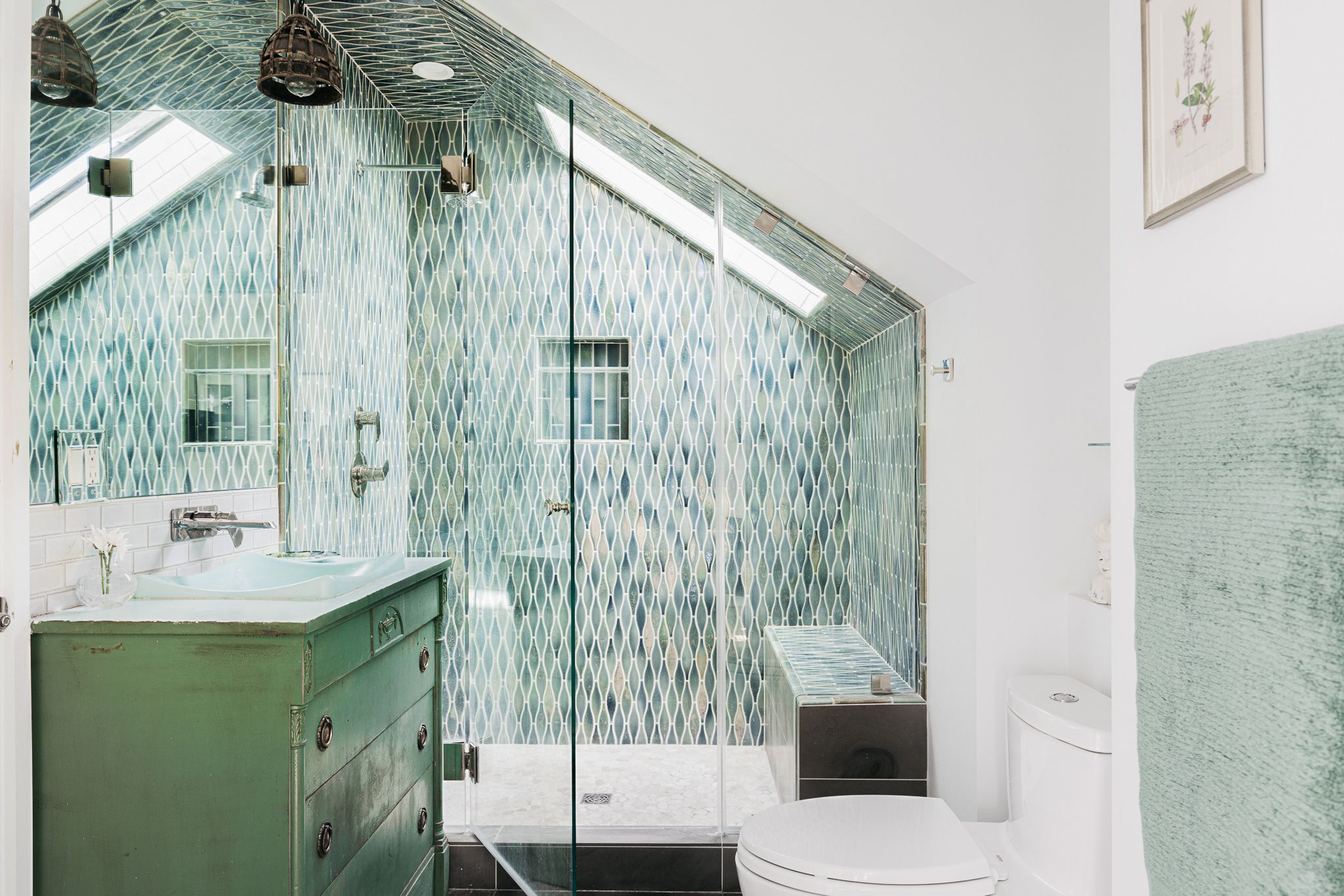 14 Gorgeous Green Bathrooms We Want to Copy