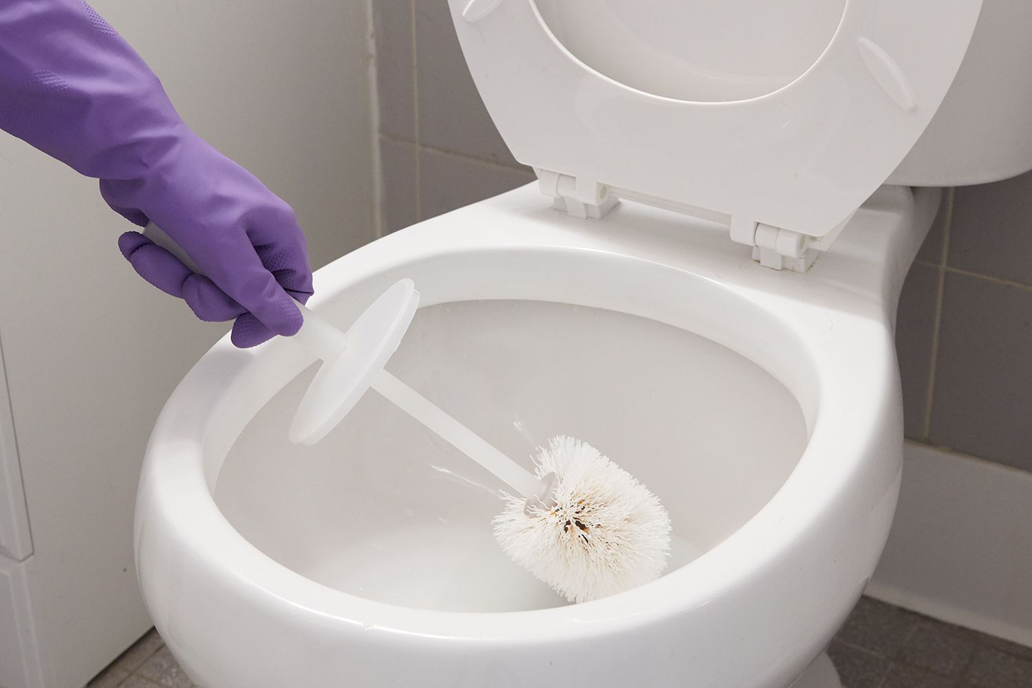 ​​The Easy Way to Remove Hard Water Stains From Your Toilet