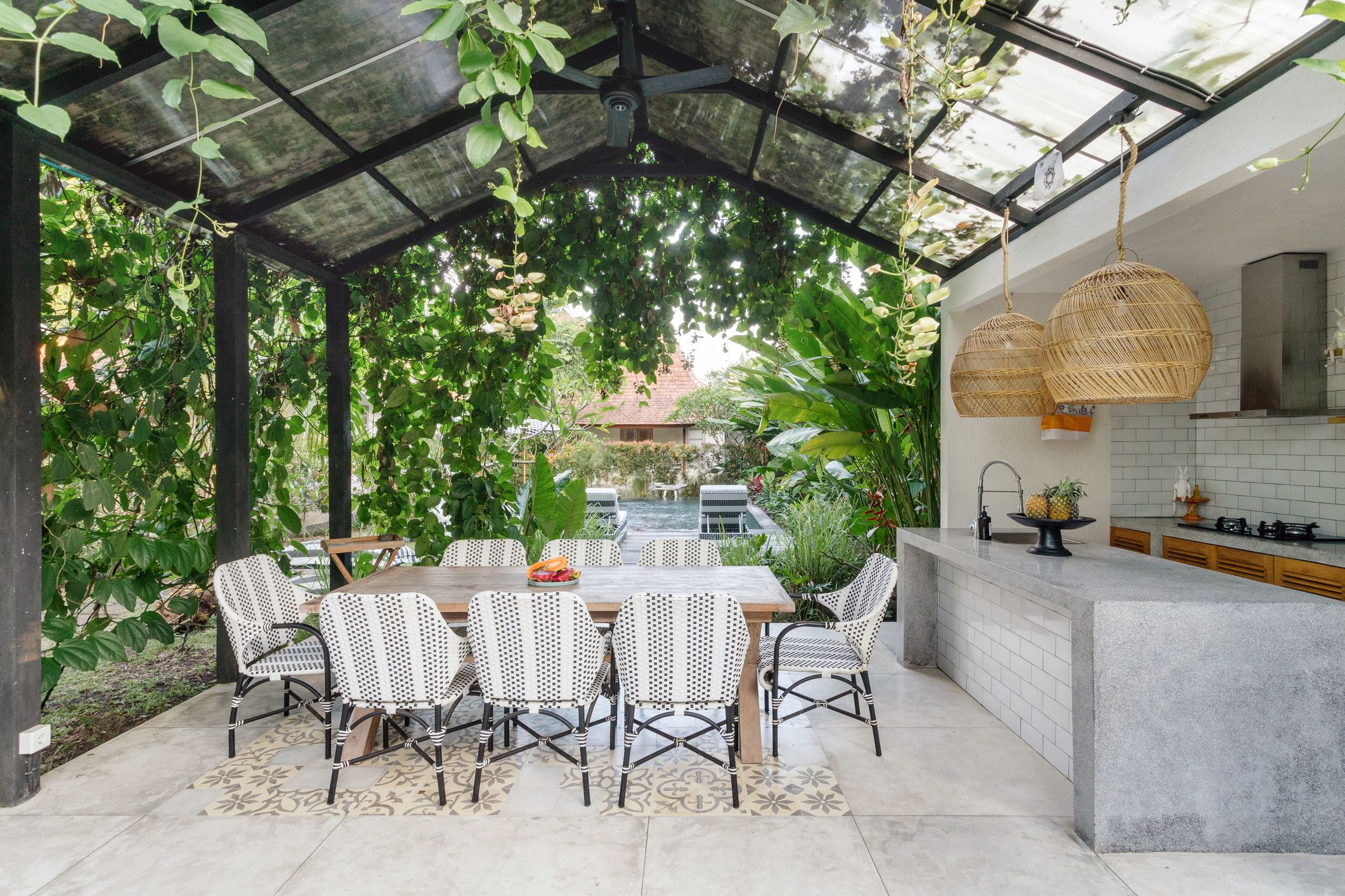 10 Fabulous Outdoor Dining Ideas We Love