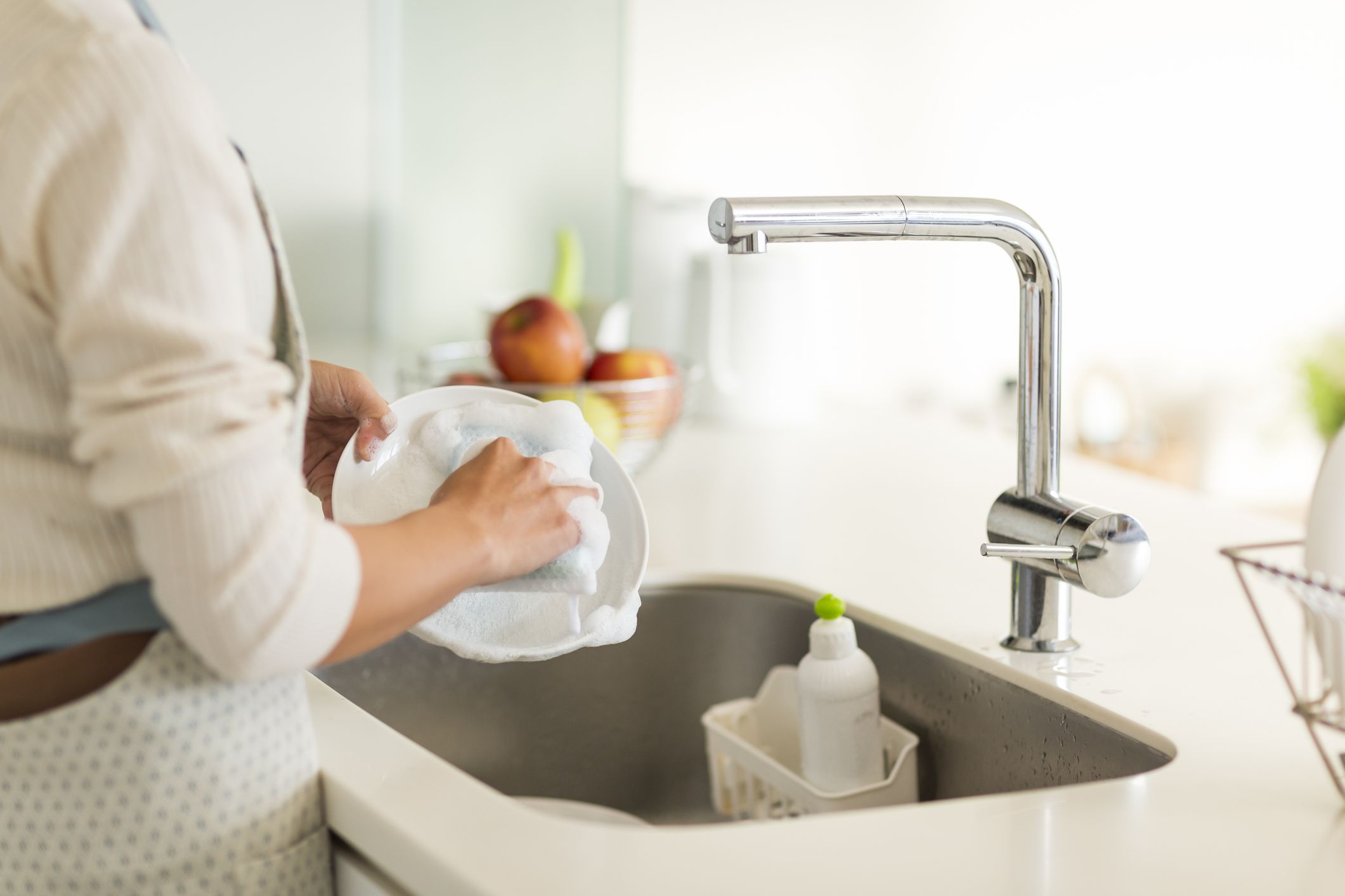 We Tested the Best Sink Caddies for Keeping Your Kitchen Clean and Organized
