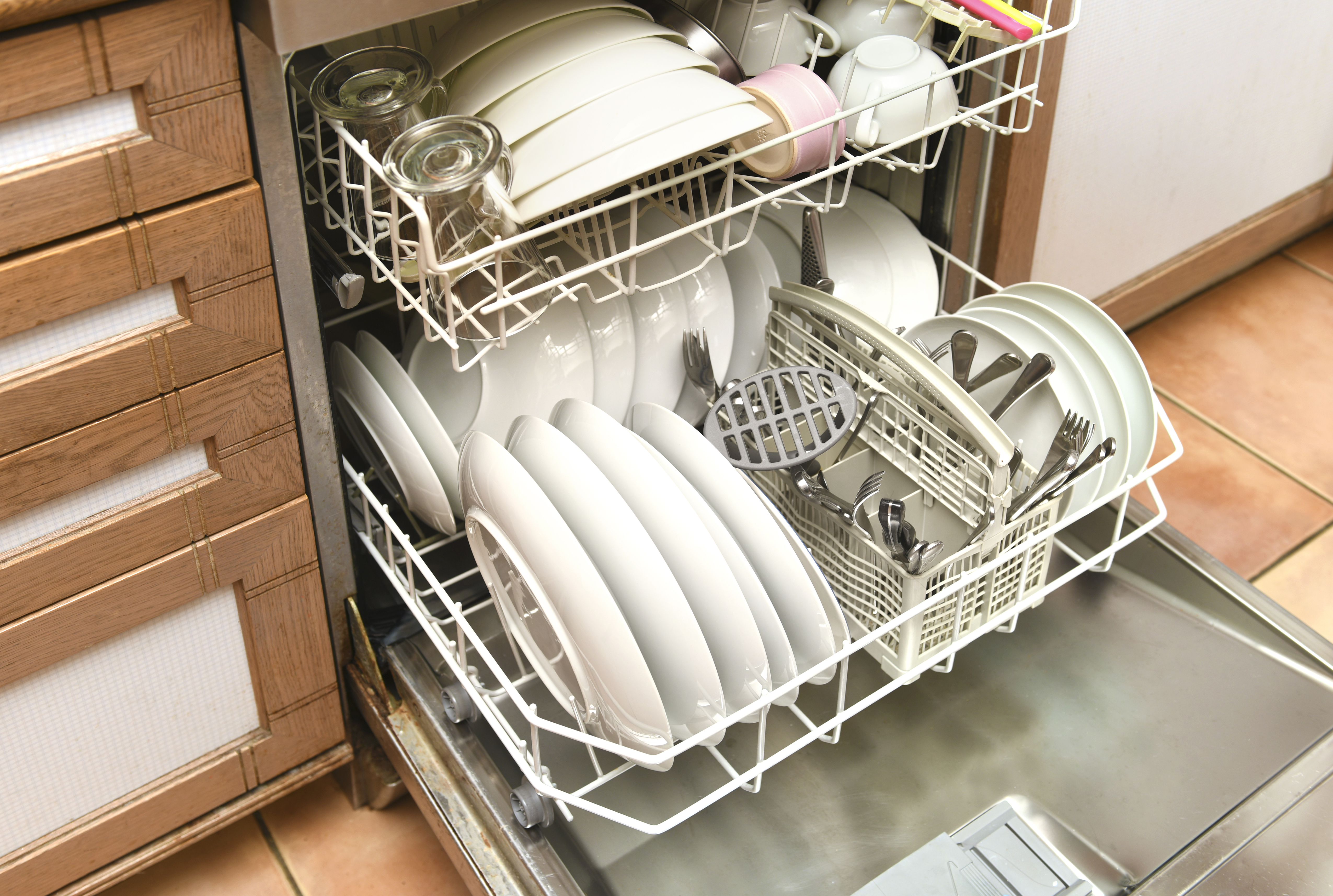 Does Using a Dishwasher Actually Save Water?