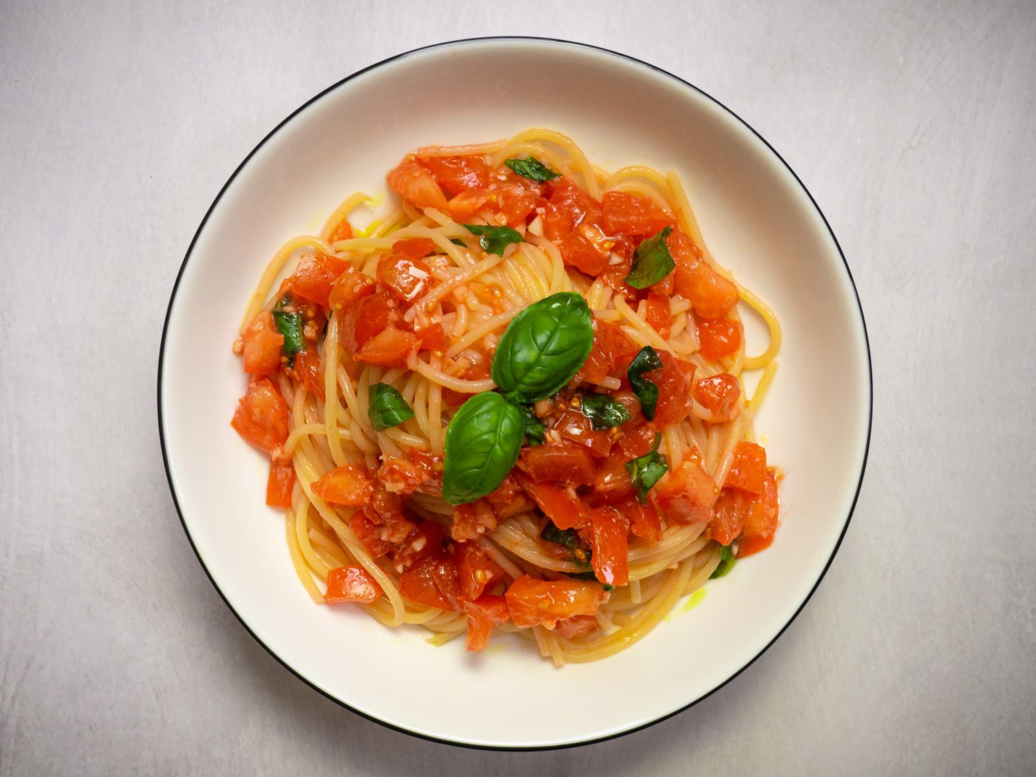 Spaghetti al Pomodoro Crudo