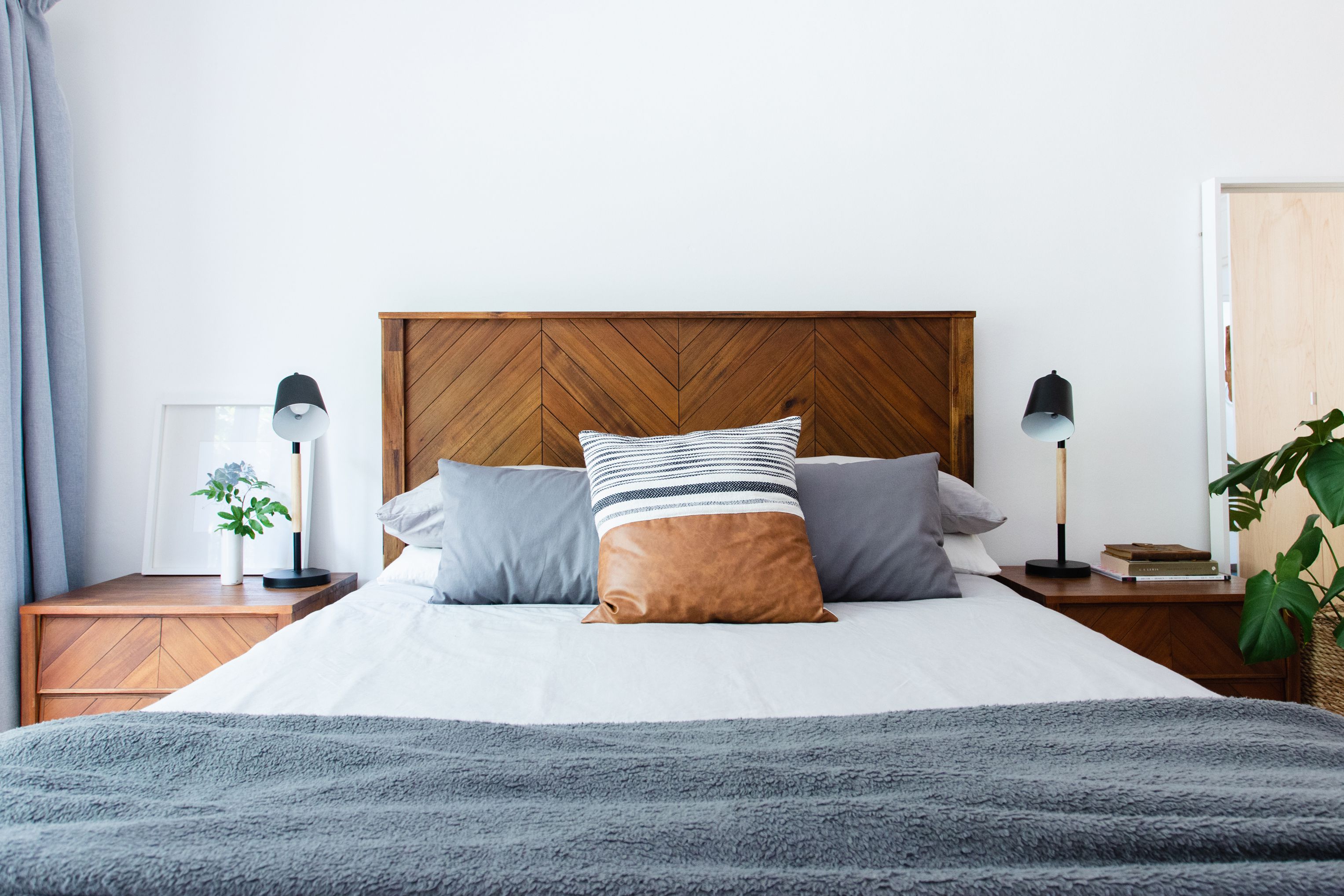 How to Clean Your Bedroom in Just 15 Minutes