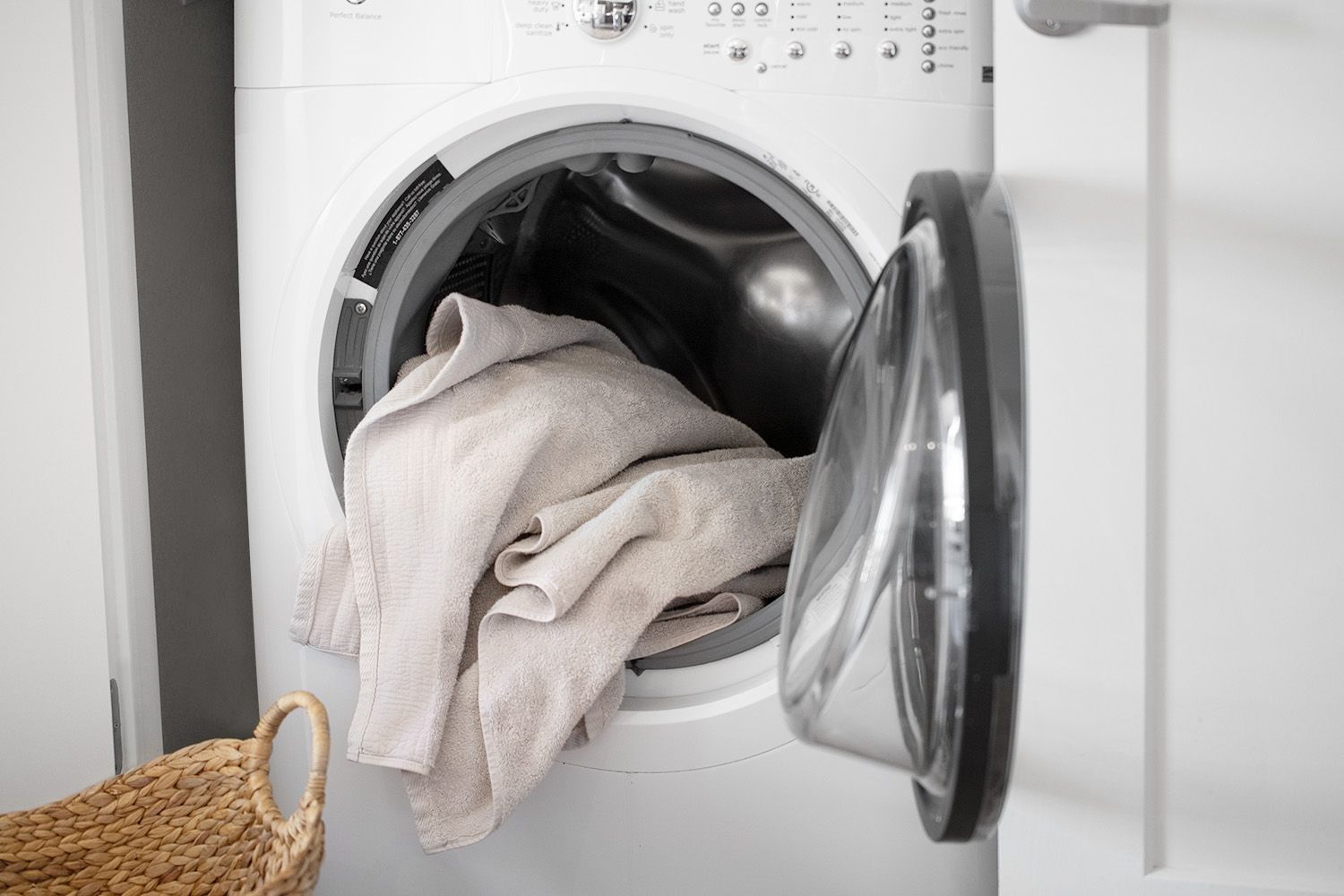 6 Things You Should Never Do to Your Washing Machine