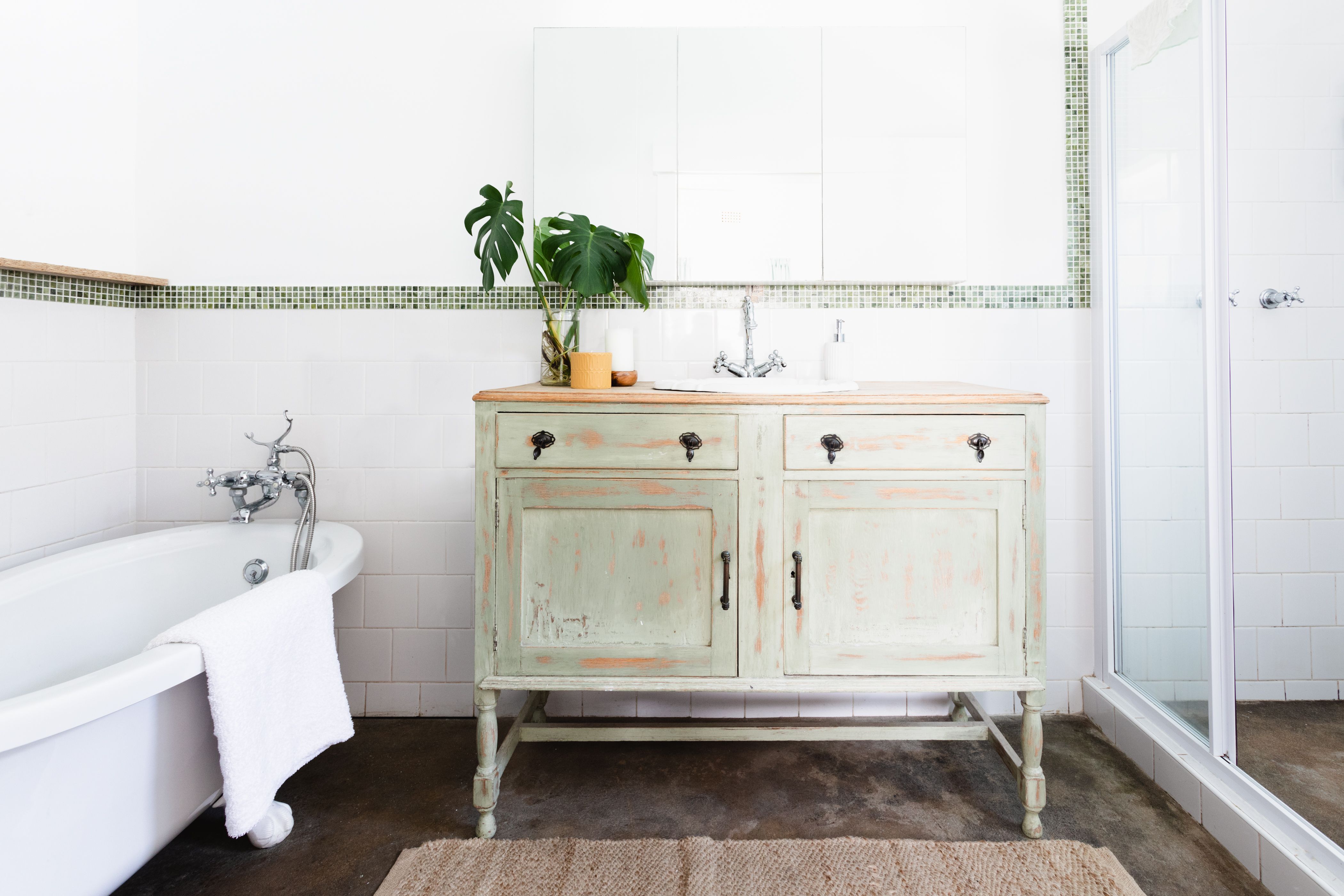 6 Effective Ways to Reduce Bad Bathroom Odors