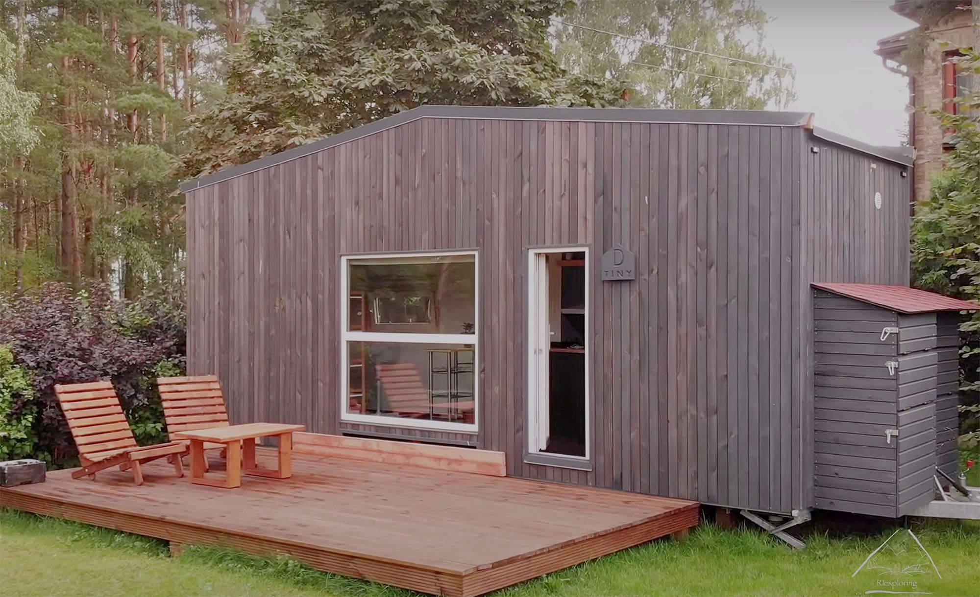 Seaside Tiny House Is Equipped With an Intriguing Stair Design