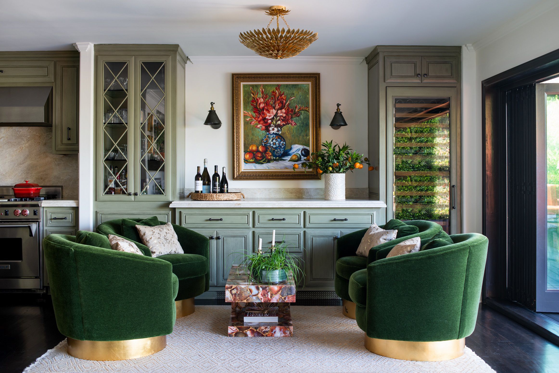 6 Pretty Ways to Decorate With Emerald Green