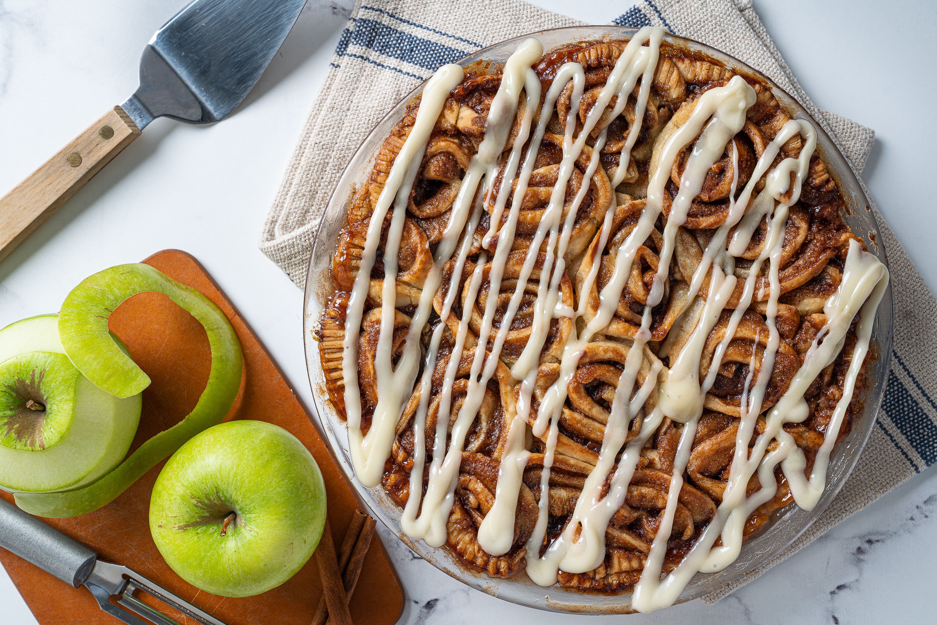 Cinnamon Roll Apple Pie