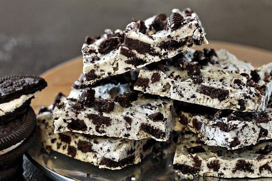 2 Ingredients for Cookies and Cream Bark