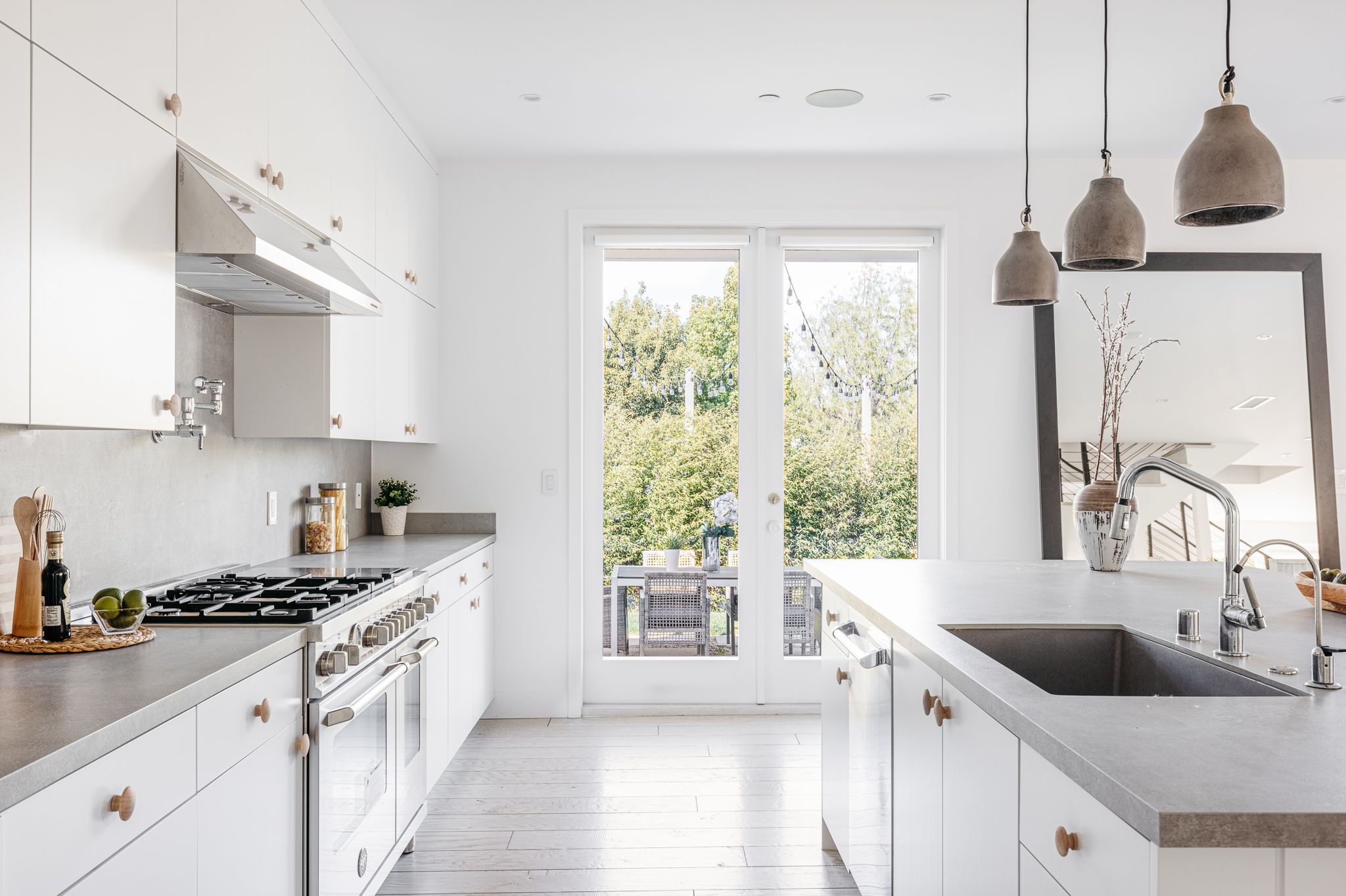 15 Striking Kitchens That Will Make You Want Concrete Countertops