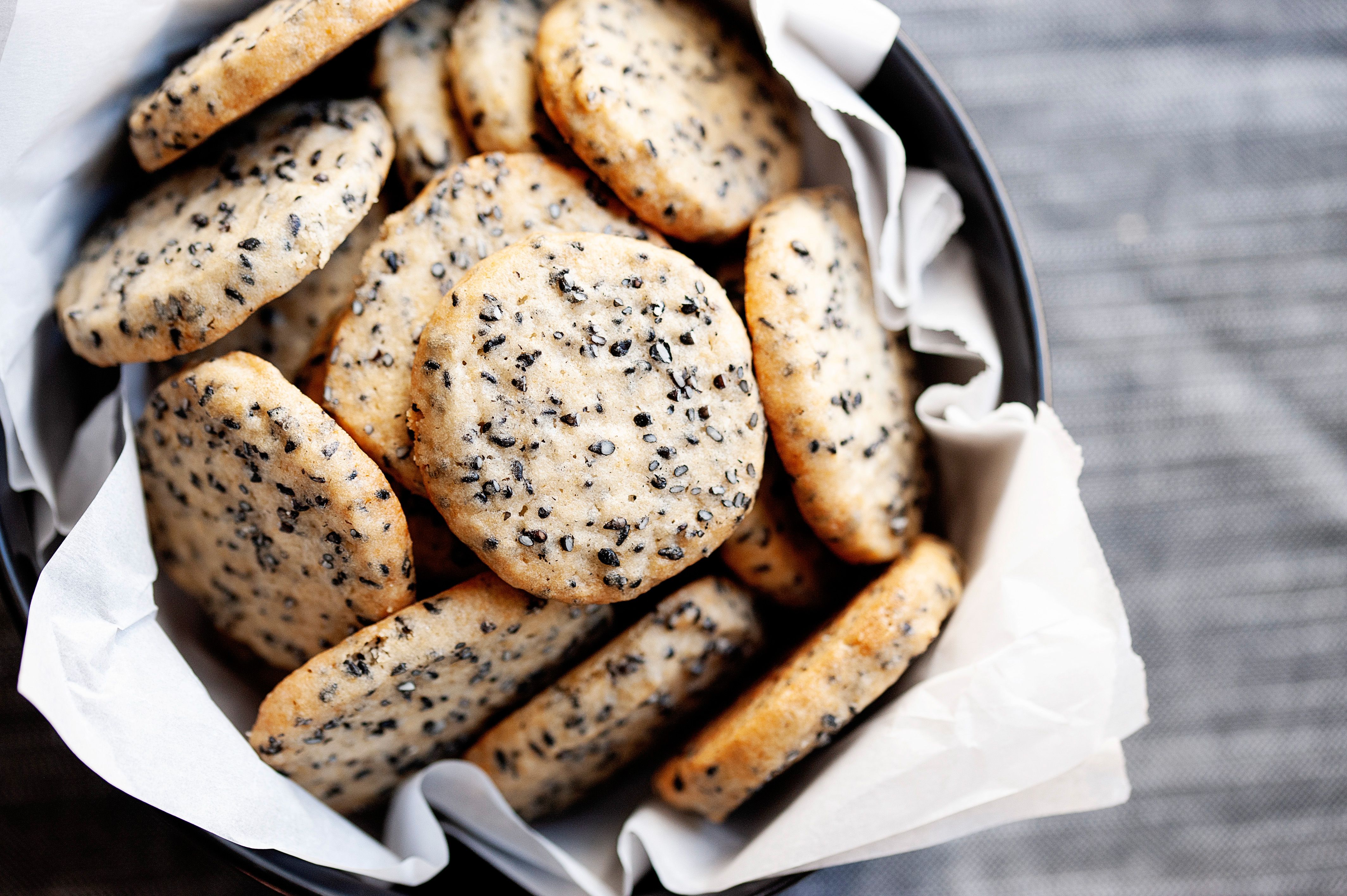 Sesame Crisp Cookies