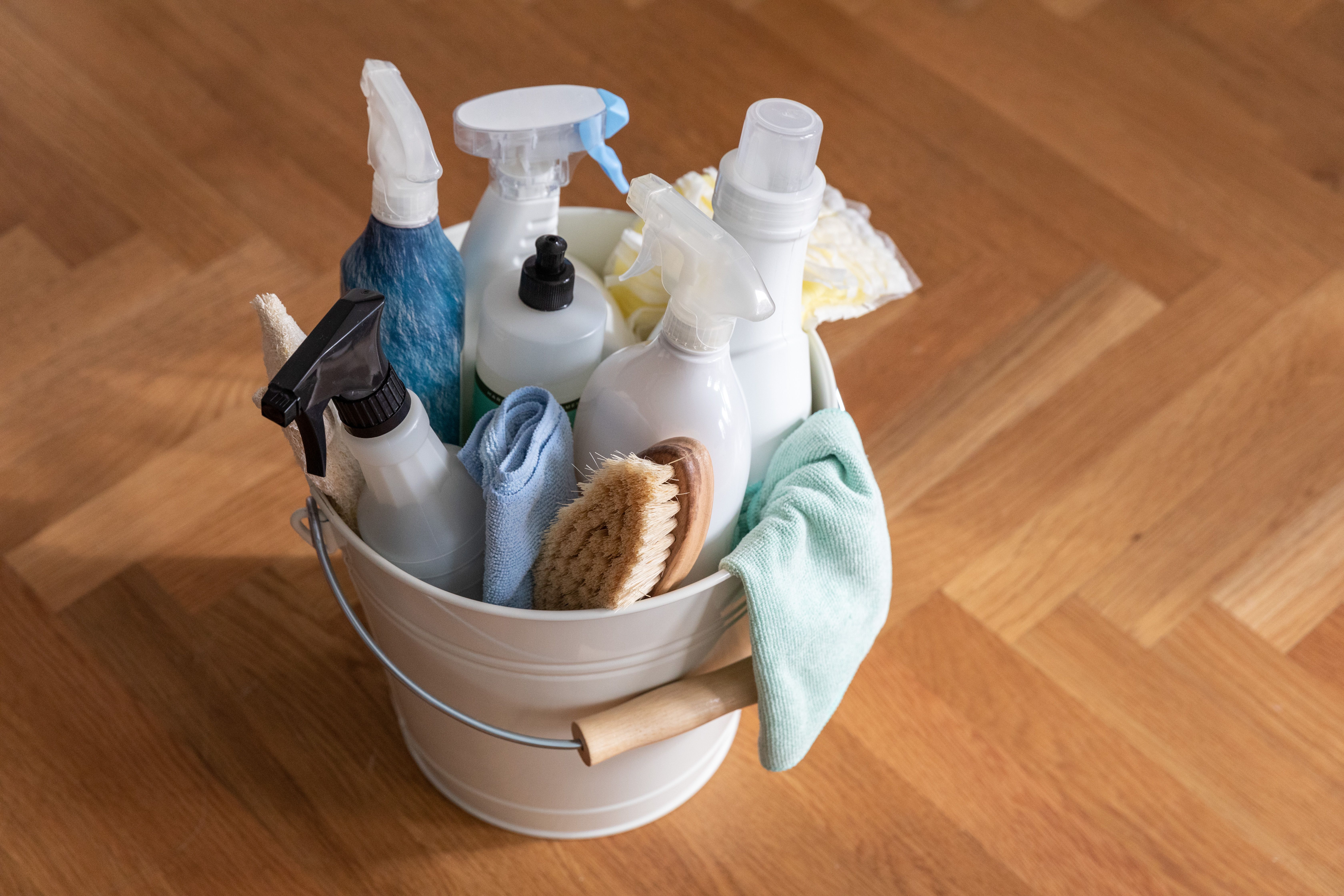 15 Bad Cleaning Habits We're Saying Goodbye to This Year