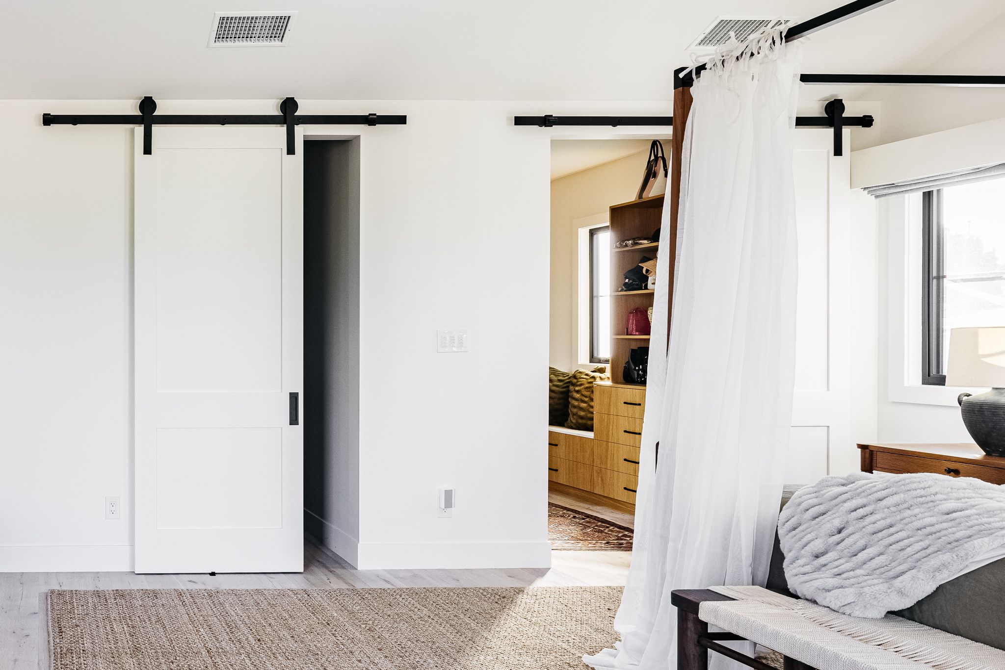 11 Pretty Ways to Decorate With Barn Doors