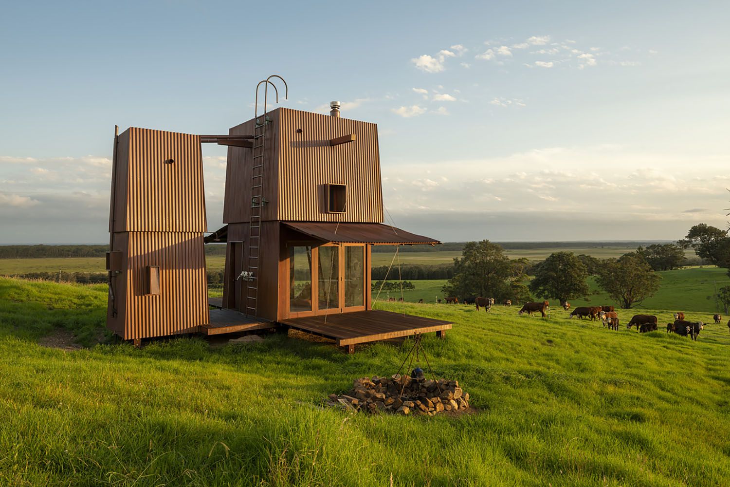 Cabin Opens to Embrace Air and Sun