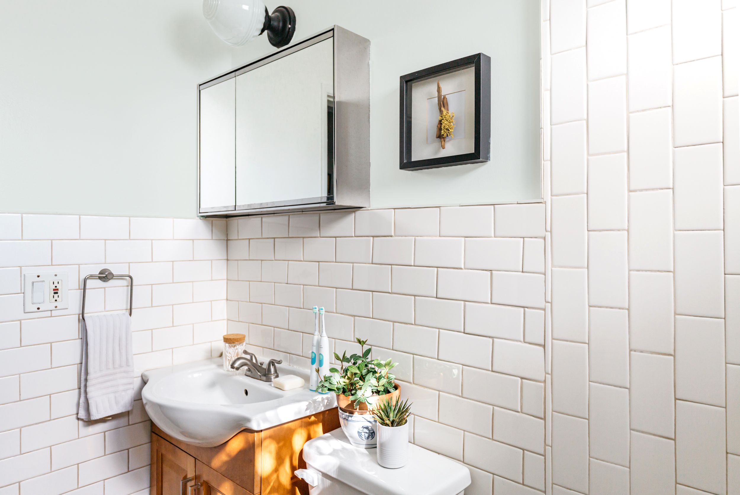 14 Paint Color Ideas for Small Bathrooms