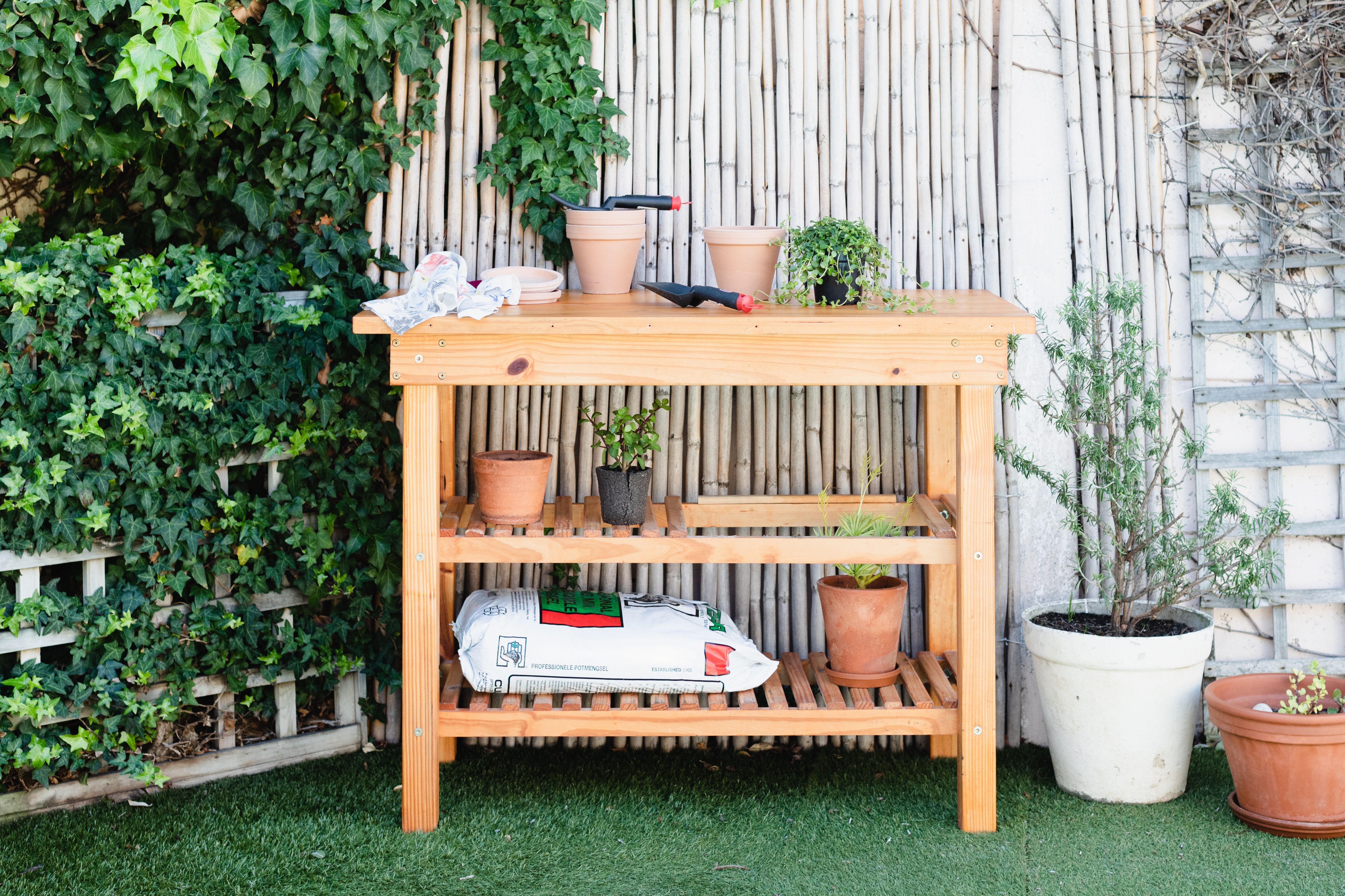 10 Free Potting Bench Plans to Make This Winter