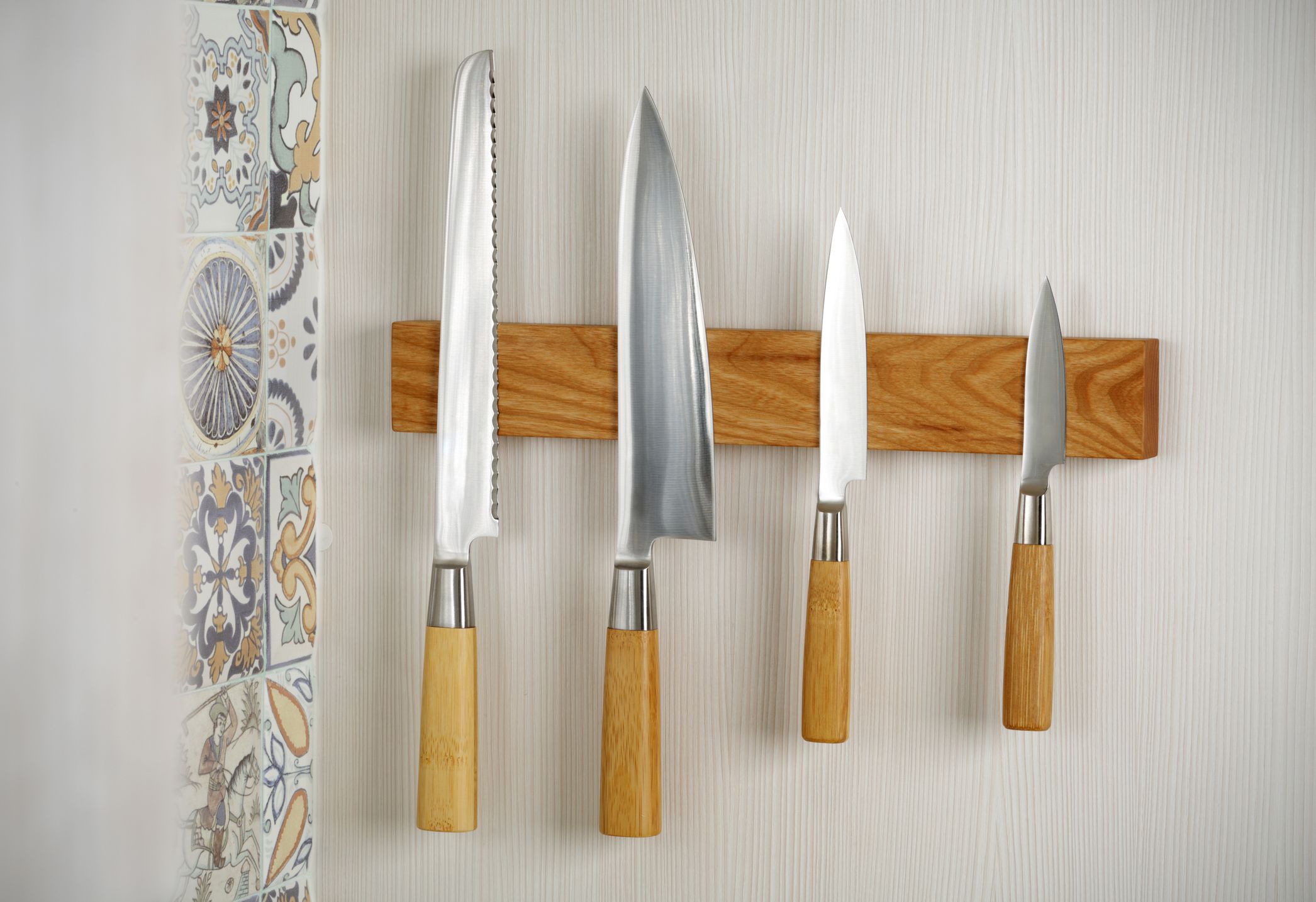  The Best Magnetic Knife Holders