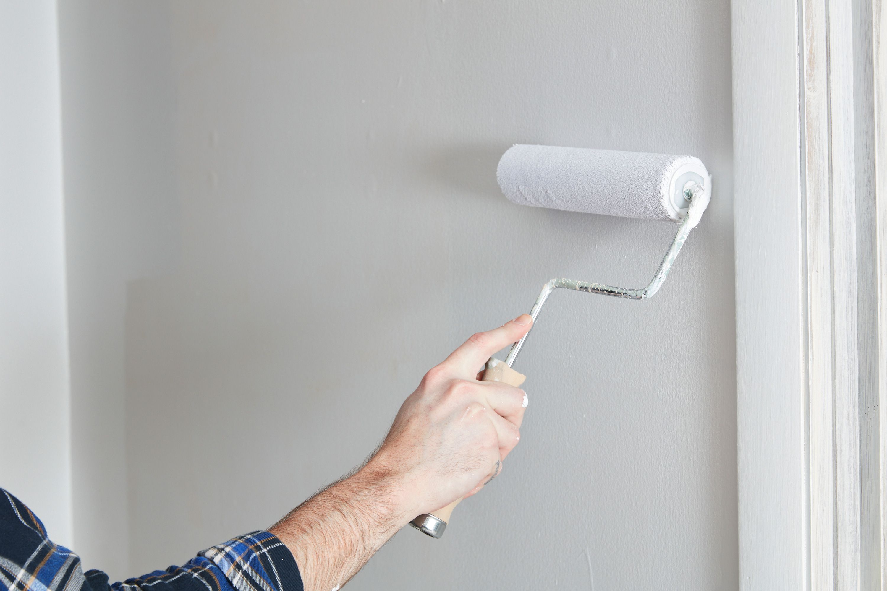How to Paint Walls With a Roller