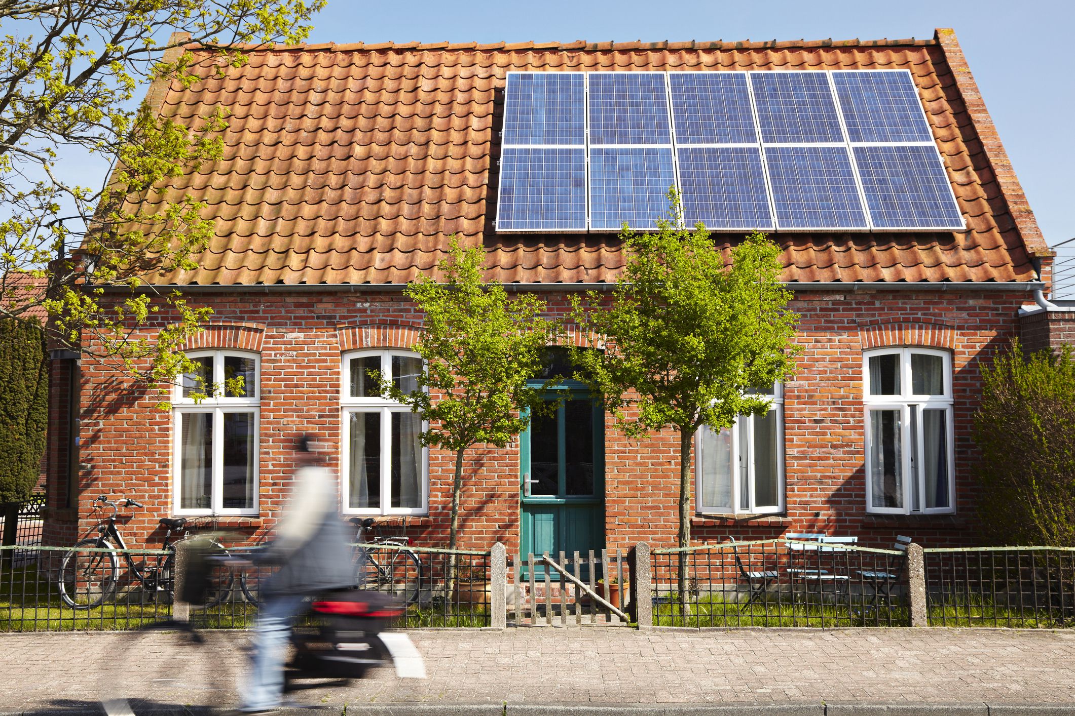 How Rooftop Solar Benefits Your Neighbors