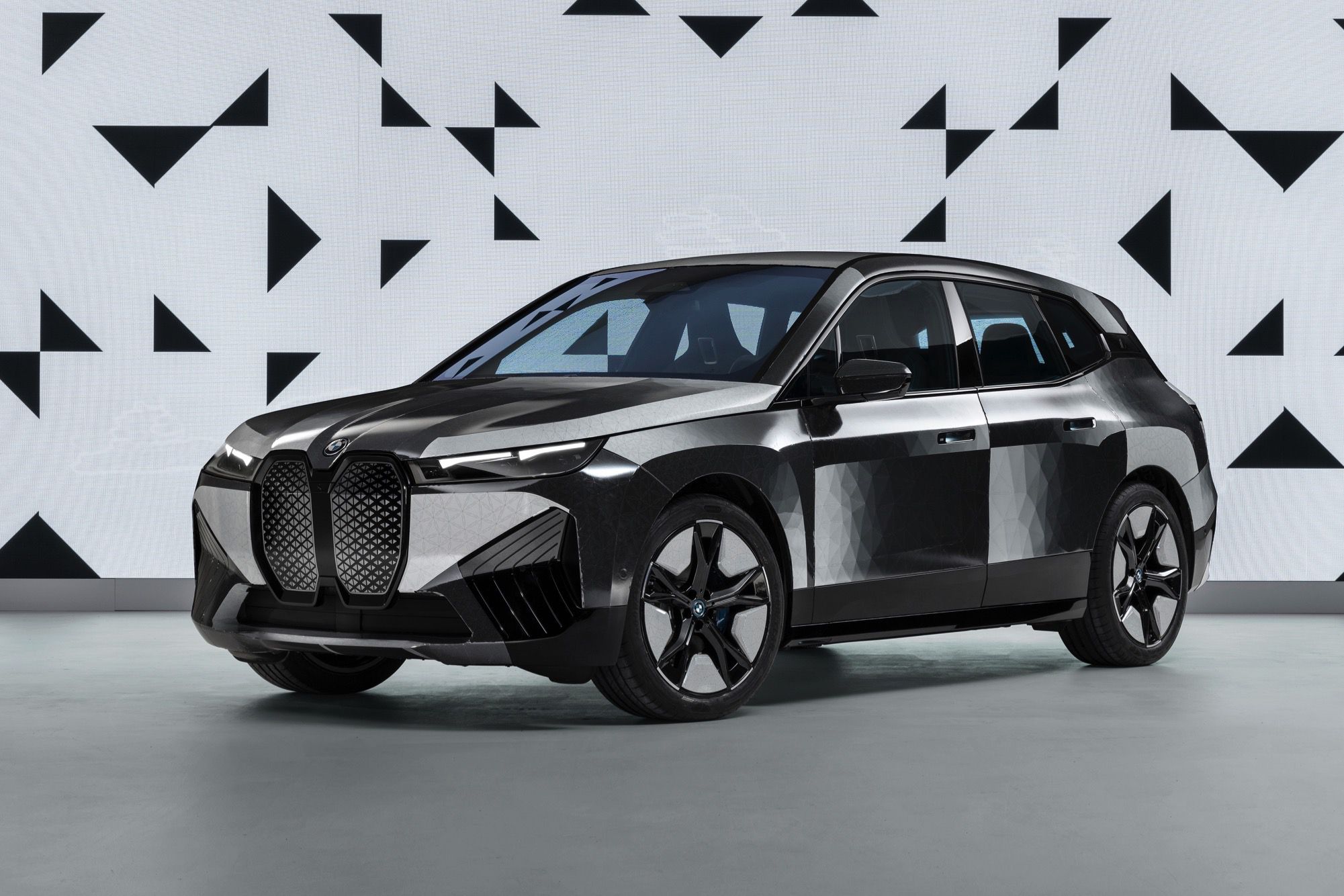 BMW Introduces a Car That Changes Colors. Why?