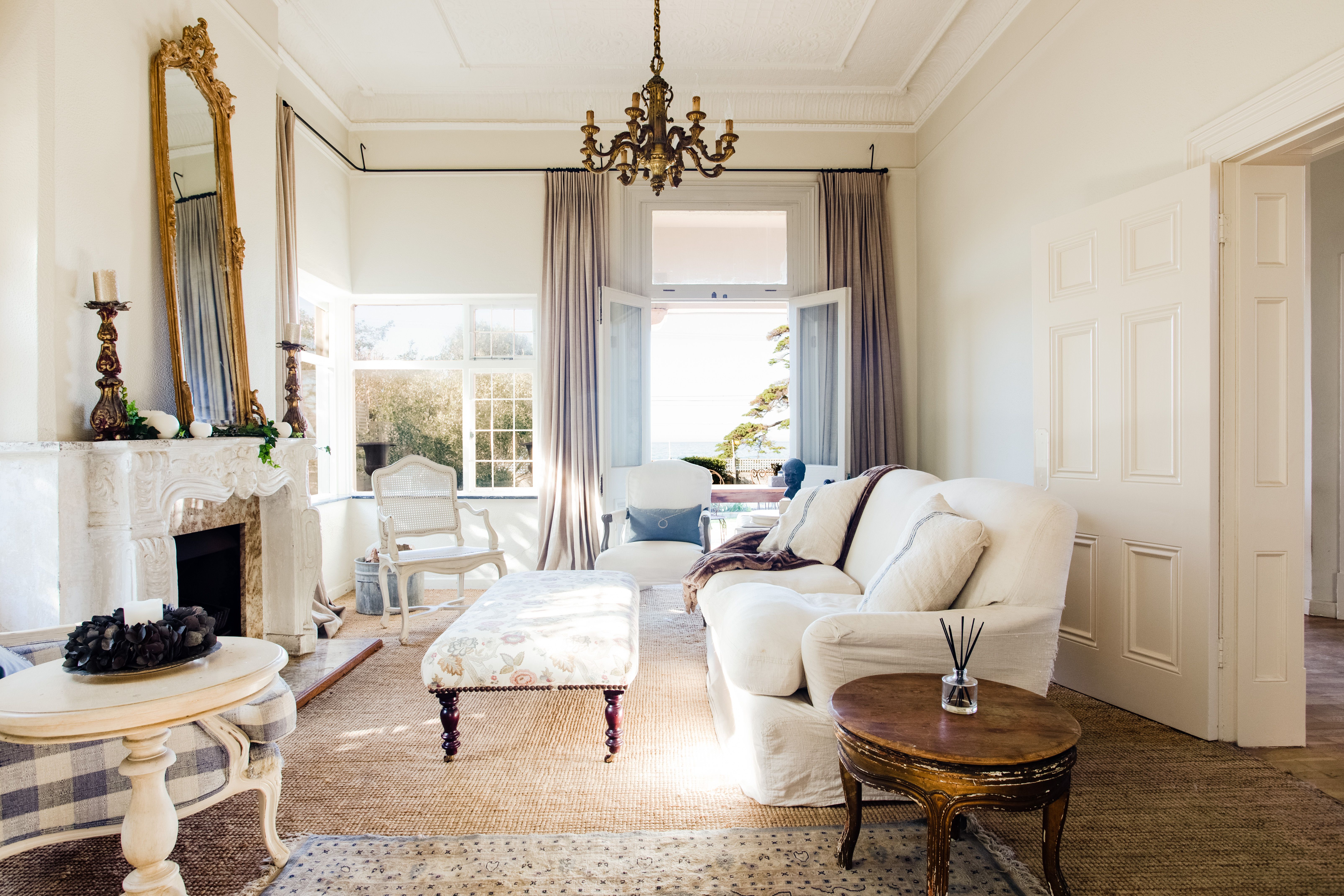 Our Favorite Elegant, Traditional Living Room Ideas to Copy