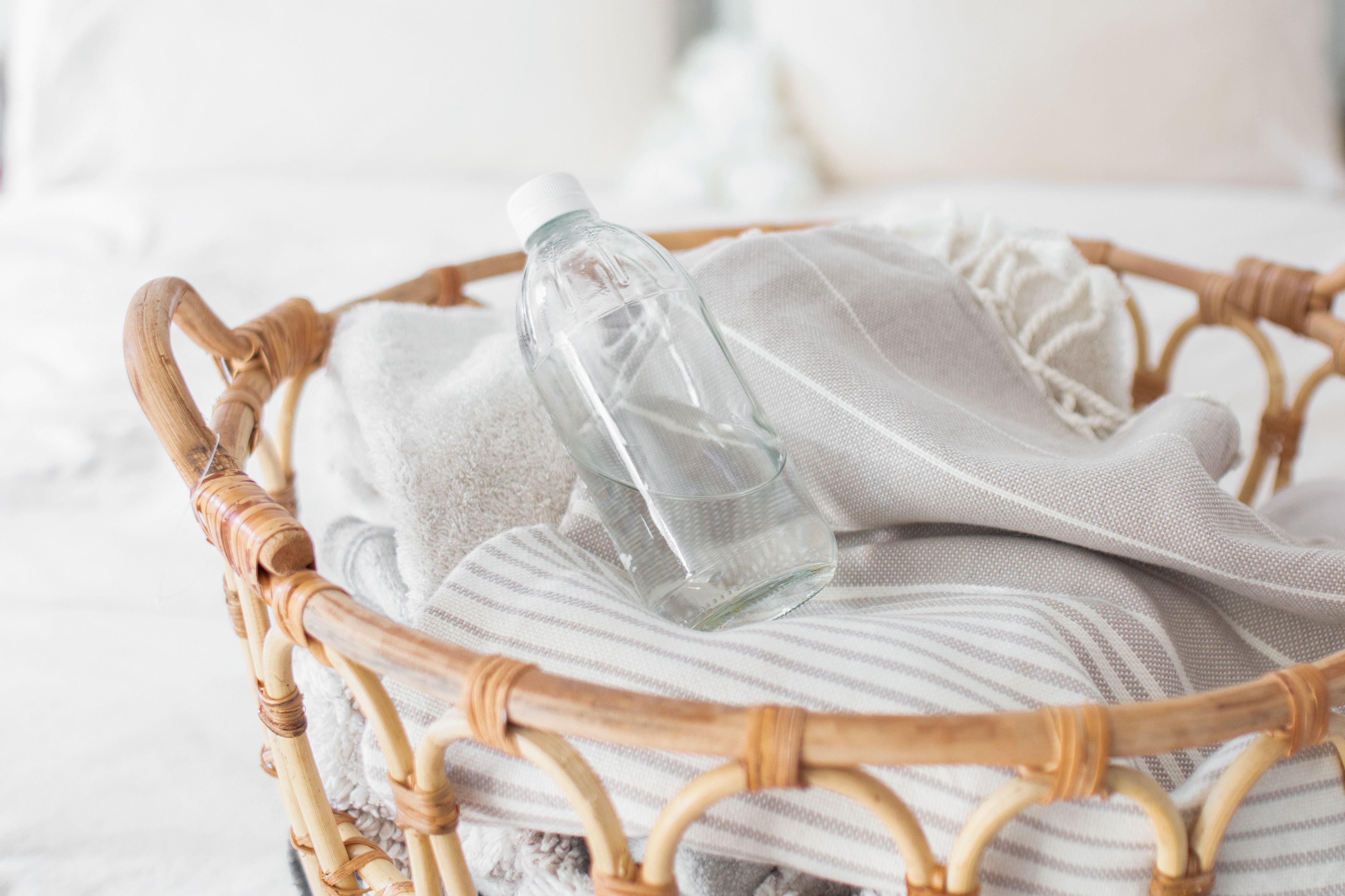 10 Reasons Vinegar Is a Laundry Miracle Worker
