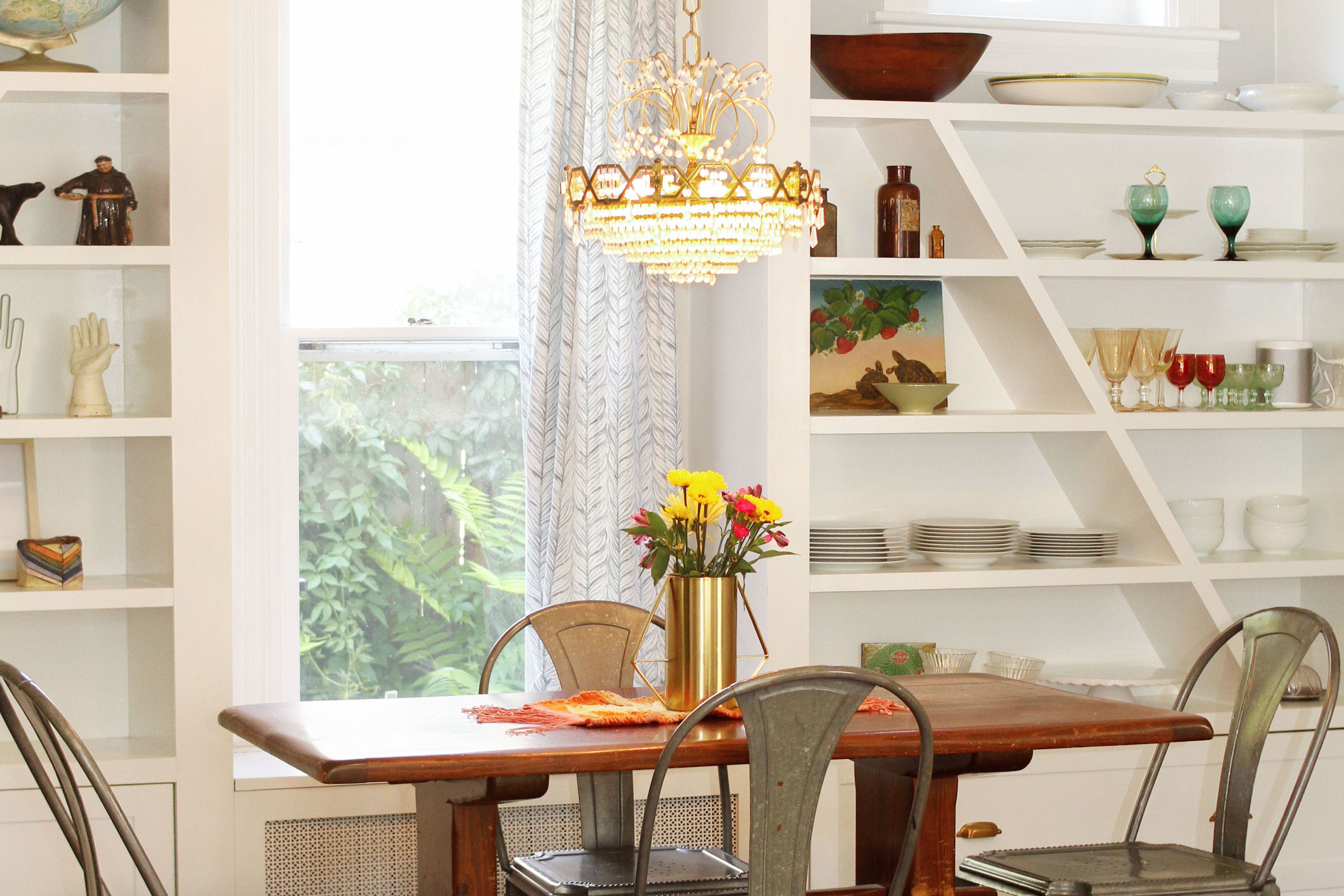 How to Find the Right Size Chandelier for Your Dining Room